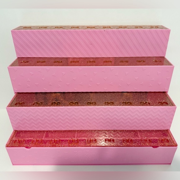 L.O.L. Surprise! Pop-Up Store. It is a 3-in-1 playset - Picture 1 of 6